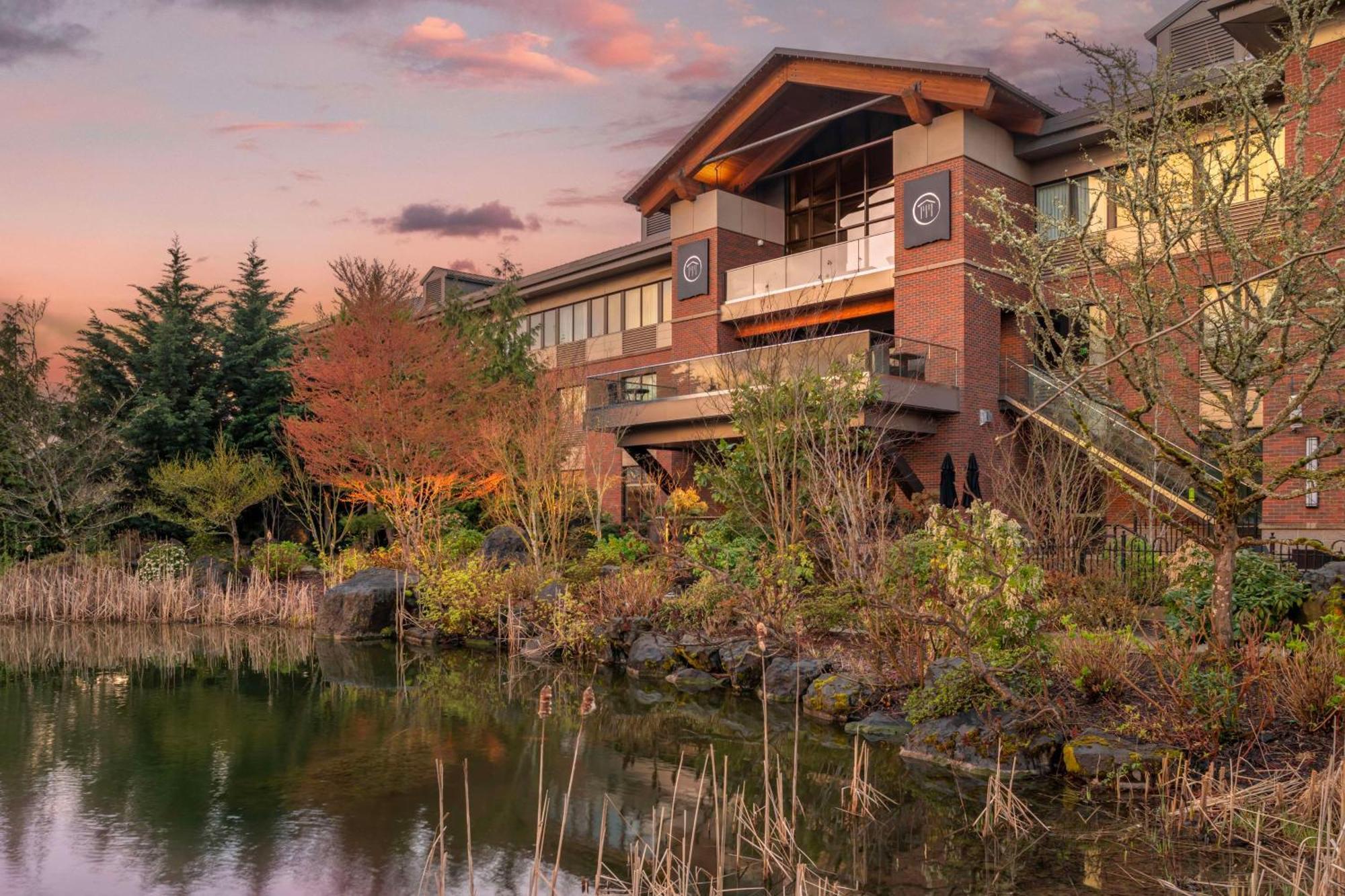 Best Western Premier Boulder Falls Inn Lebanon Bagian luar foto