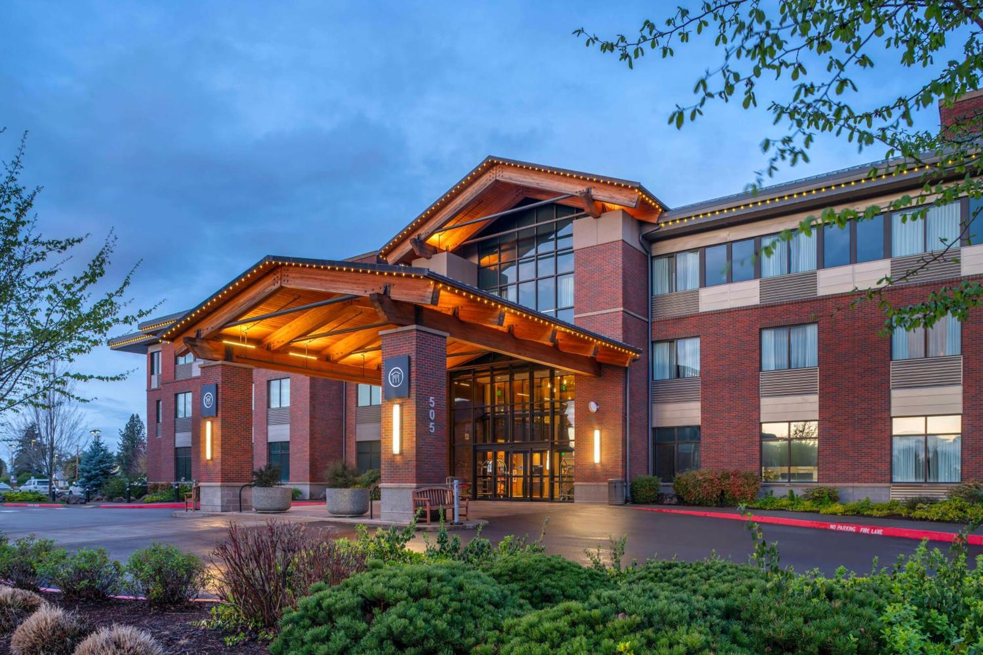 Best Western Premier Boulder Falls Inn Lebanon Bagian luar foto